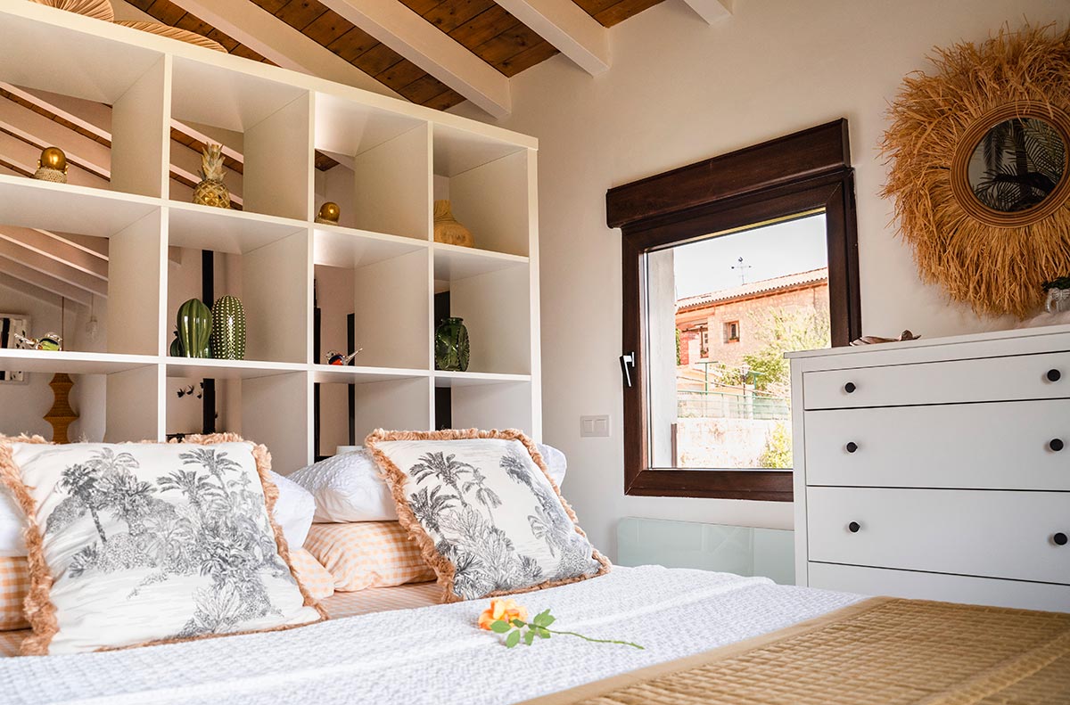 Alojamiento-para-dos-personas-entre-alava-y-la-rioja-alavesa-dormitorio-suite-curry-03 Alojamiento para dos personas entre Álava y La Rioja. Habitación Suite Curry